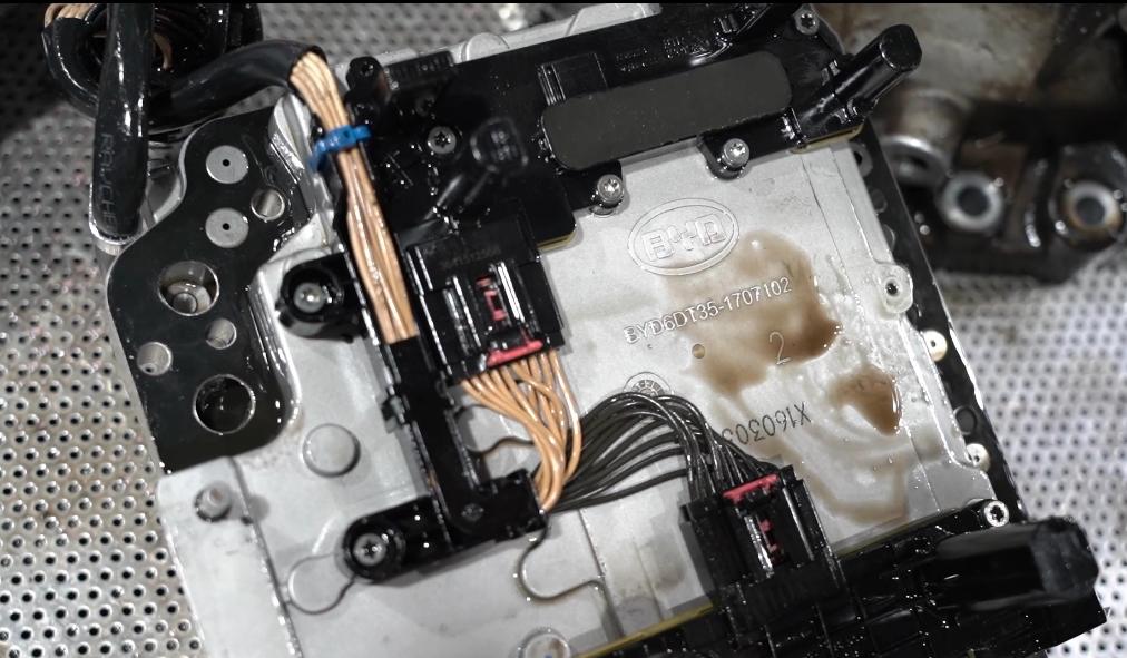 比亚迪秦变速箱坏在哪里维修好,比亚迪秦混动修变速箱