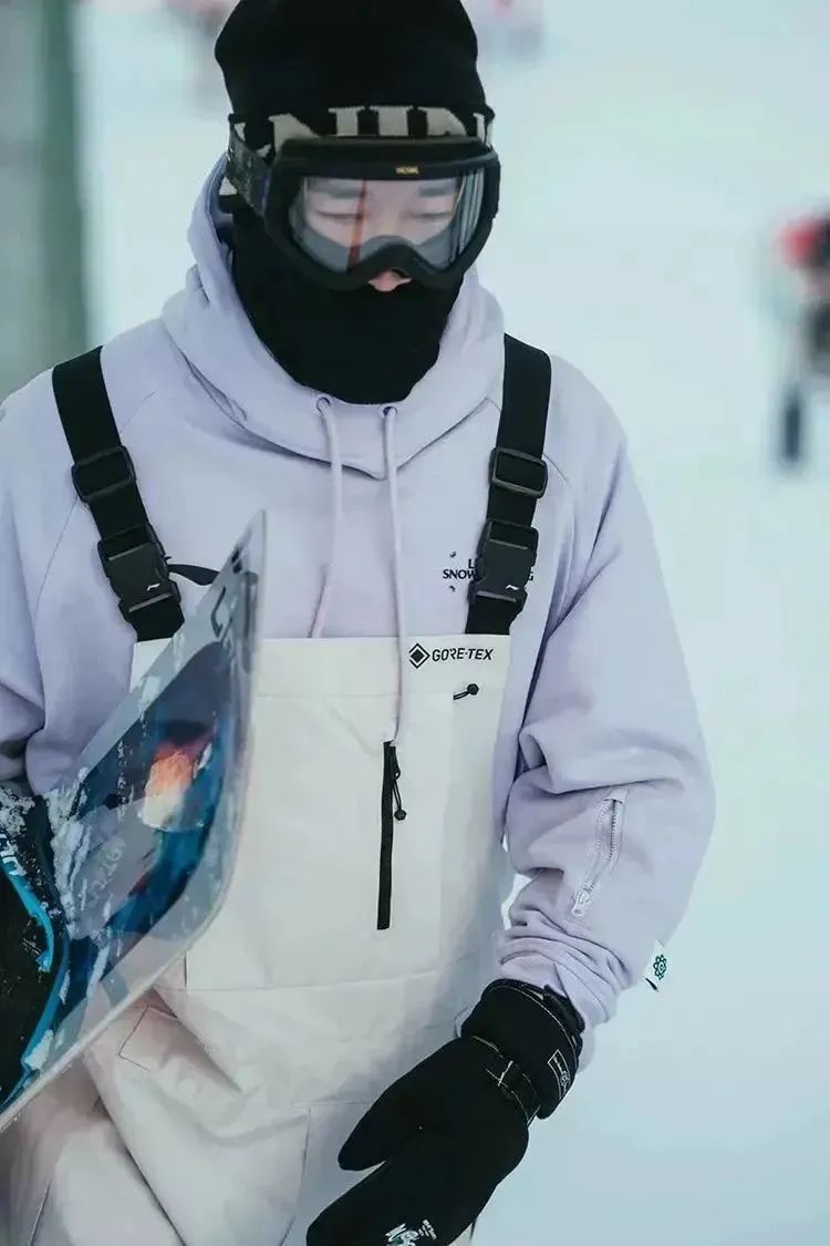 最像滑雪服的冲锋衣,冲锋衣和滑雪服外观