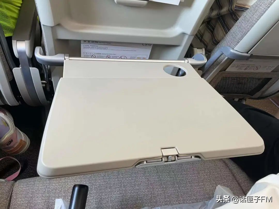 民航最高礼仪迎接c919飞机,商业首航成功c919过水门现场