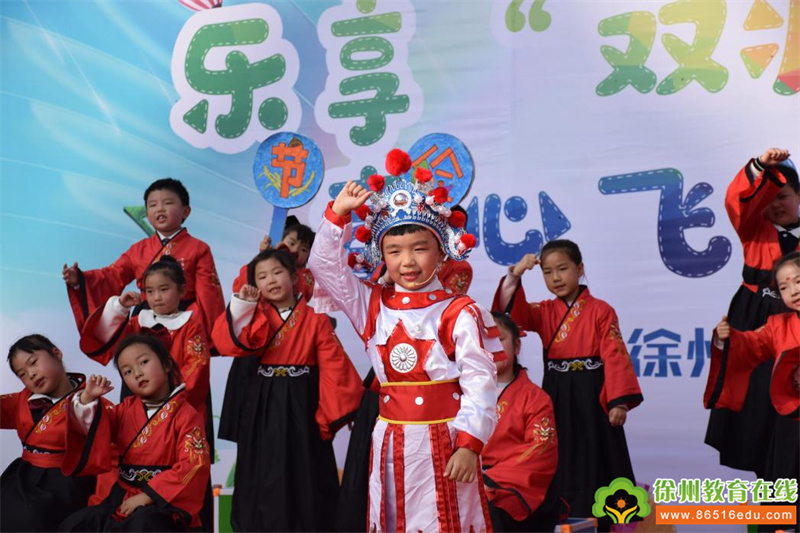 乐享“双减”展风采童心飞扬向未来|新教育学校举办社团展示活动