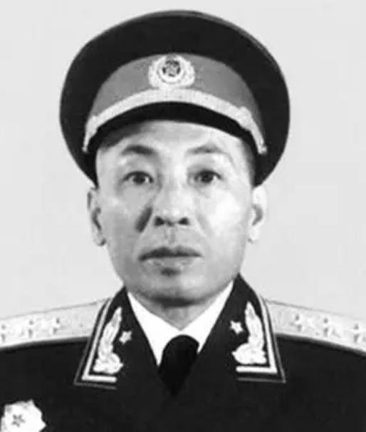 1944年叶飞去诊所看病，看到墙上的字画回来后急令：抓捕老医生