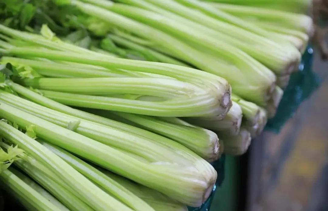 临近7月，这“3菜2果”建议不要买，难吃还贵，菜贩子自己都不吃