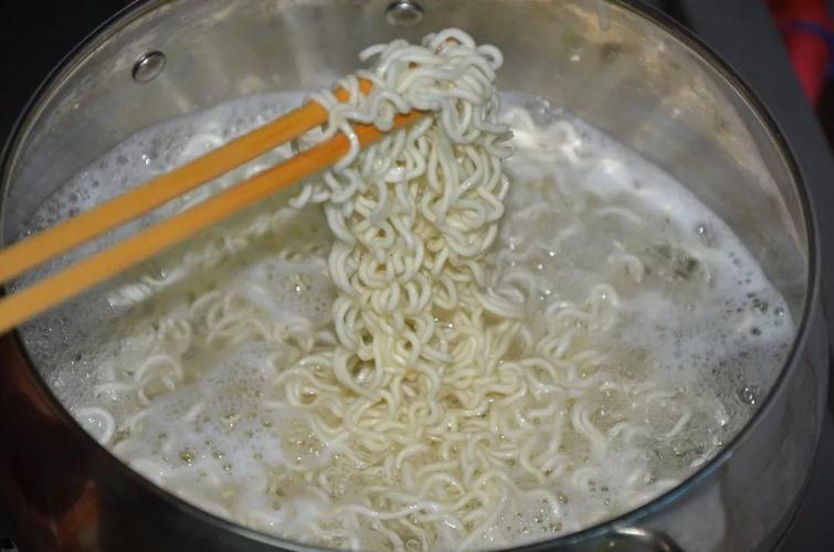 吃方便面有危害是谣言吗,吃方便面真能致癌吗