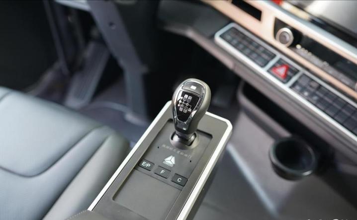 豪沃max创富版燃气车配置,中国重汽豪沃max轻卡