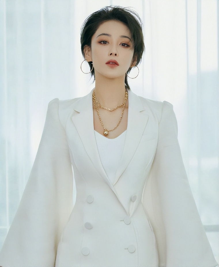 张馨予一手烂牌打出王炸的水平,张馨予一手烂牌打王炸