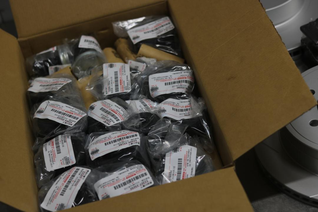 03年丰田霸道全车翻新多少钱,2004款丰田霸道拆车视频