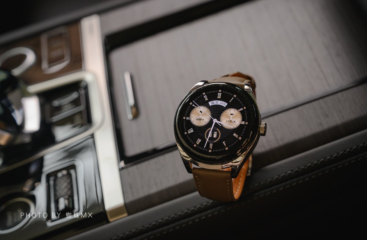 华为WATCHBuds耳机表体验：弹盖屏幕+磁吸耳机，这创意值100分