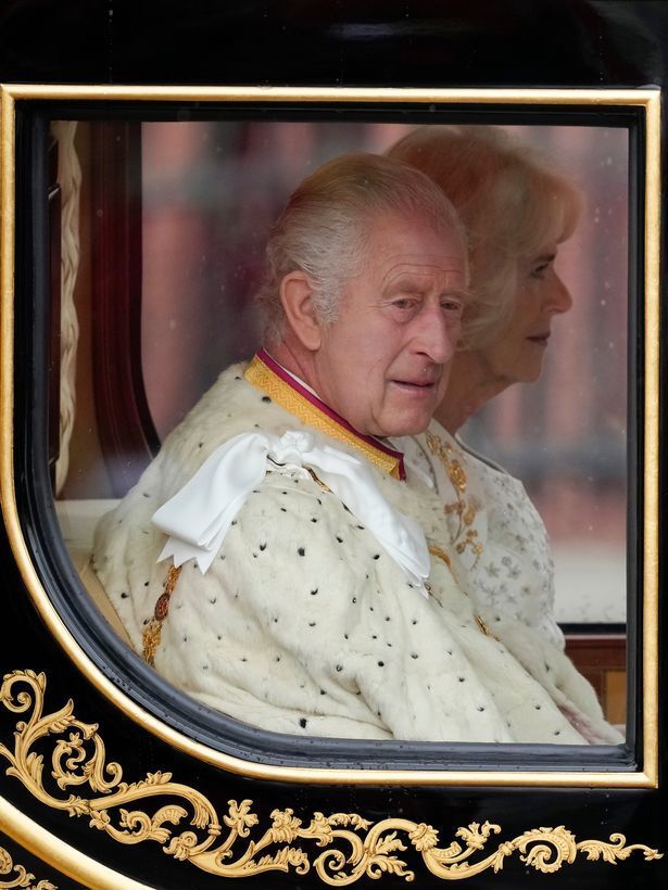 直击英王查尔斯三世加冕典礼,74岁英王查尔斯加冕戴王冠