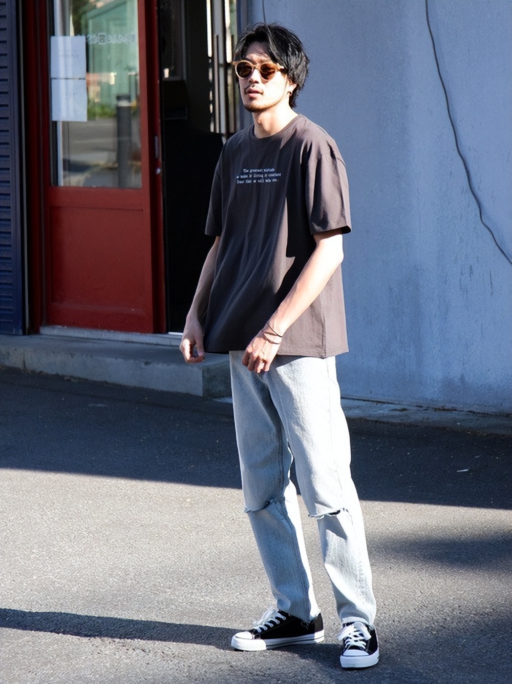 白色牛仔裤搭帆布鞋秋冬穿搭,牛仔裤配帆布鞋男夏季