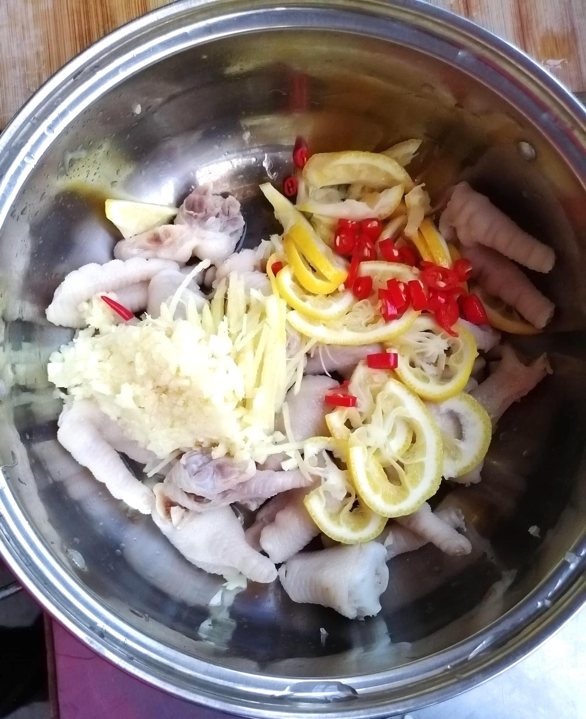 美味新鲜柠檬鸡爪,美味的酸辣鸡爪