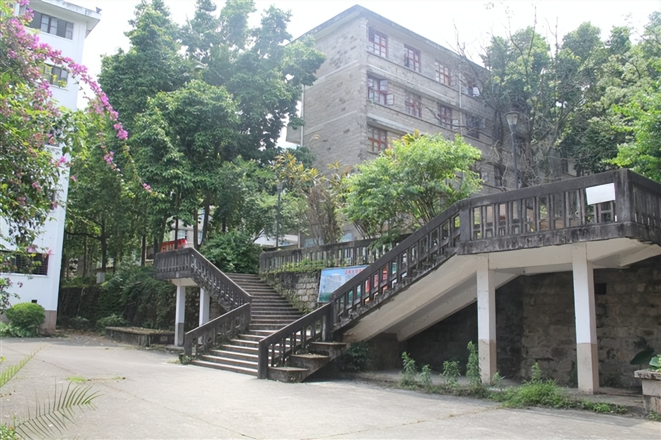 重返高中母校,宁德师范学院东侨校区新生报到