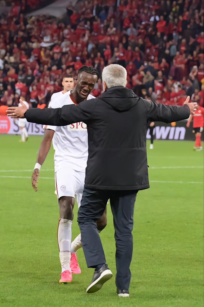 绌嗛噷灏煎ゥ璇勪环缃楅┈鐞冨憳,绌嗛噷灏煎ゥ榧撳姳缃楅┈鐞冨憳瑙嗛