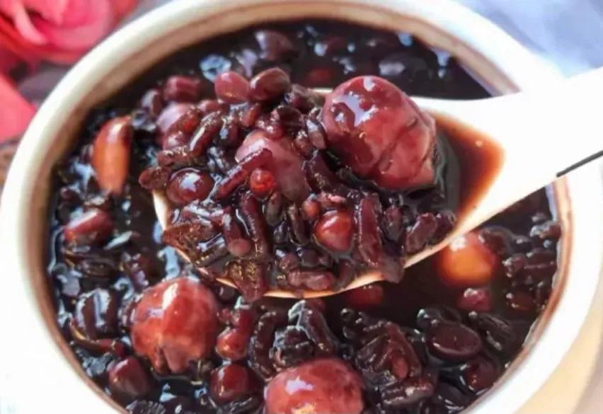 秋季给孩子煮什么杂粮粥有营养,儿童七日杂粮粥营养搭配不重样