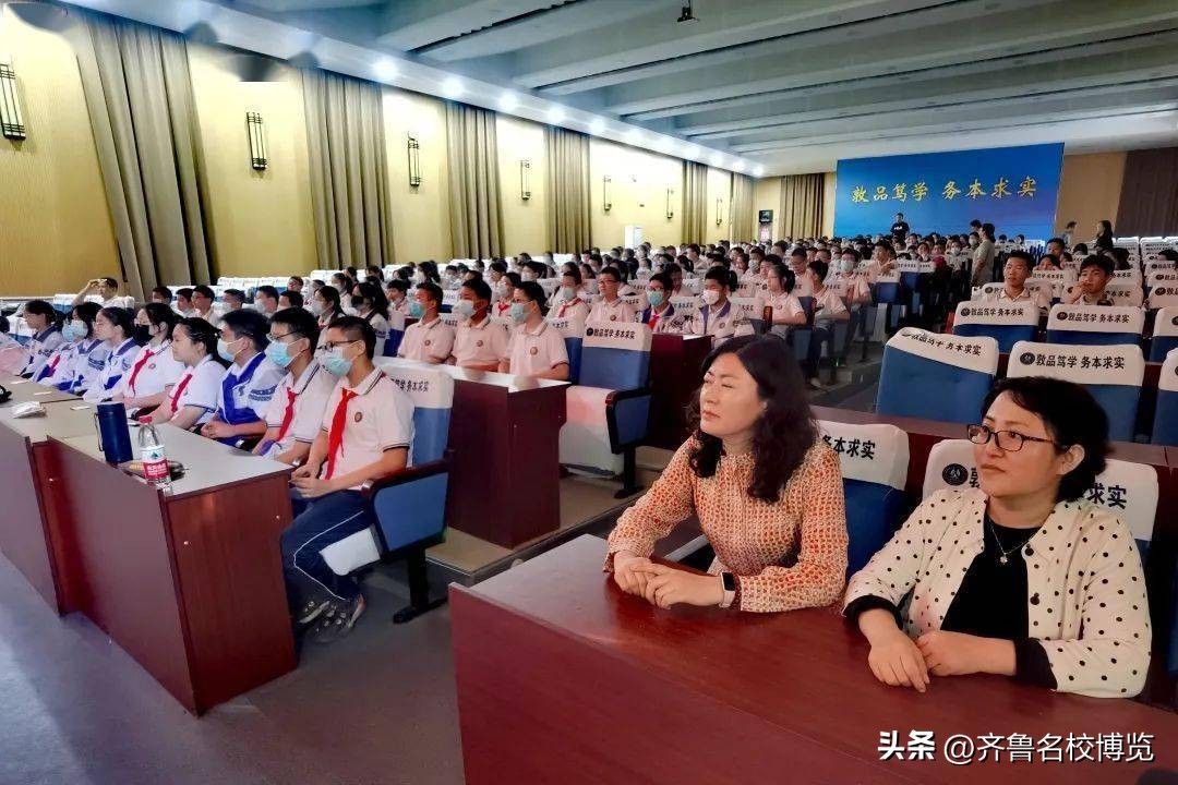 影领人生济南中学初一特色思政课《我和我的父辈》手抄报在线展览