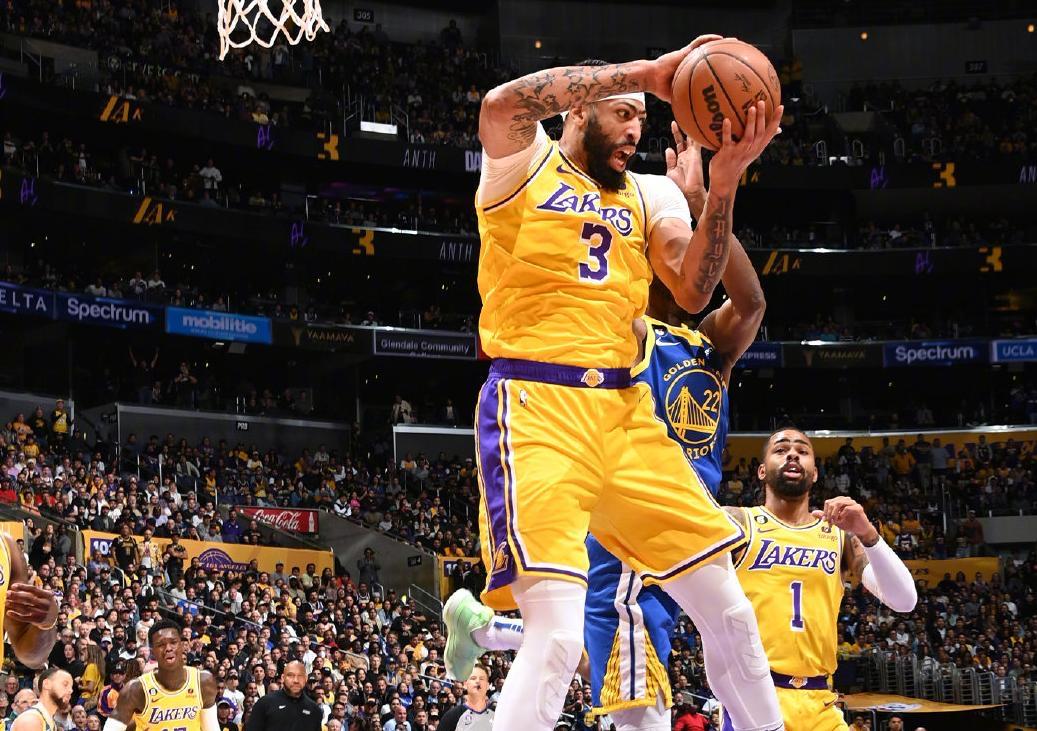 詹姆斯狂砍37分谈浓眉复出,浓眉复出詹姆斯太兴奋