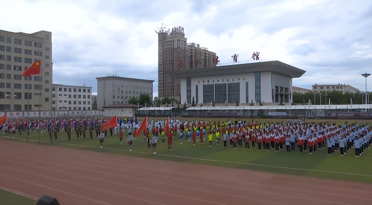 信宜市合水镇第一小学足球比赛,合水县小学生足球赛