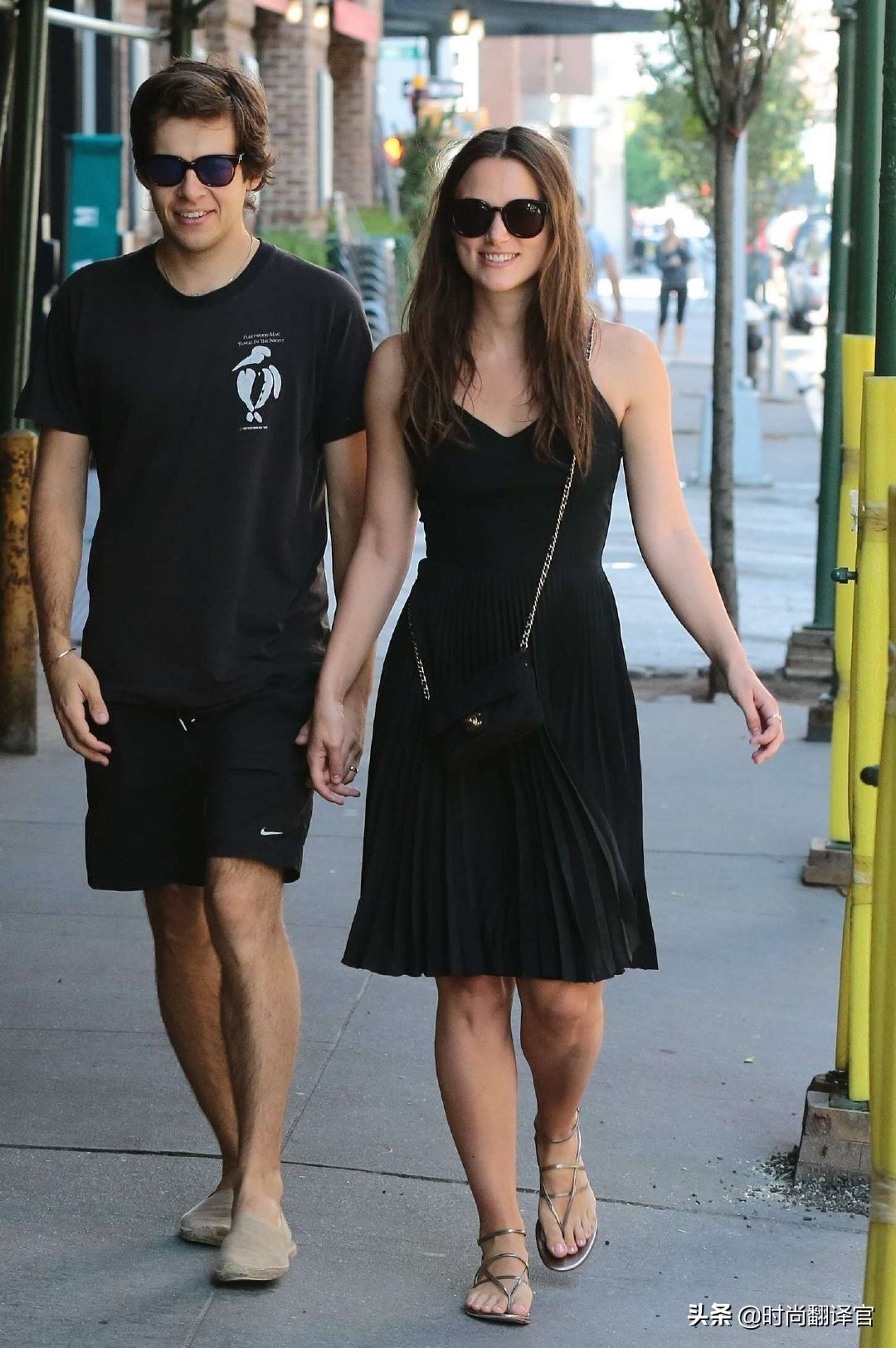 看了这位英伦玫瑰的小腿，我才明白为什么她偏爱锥形裤和长裙