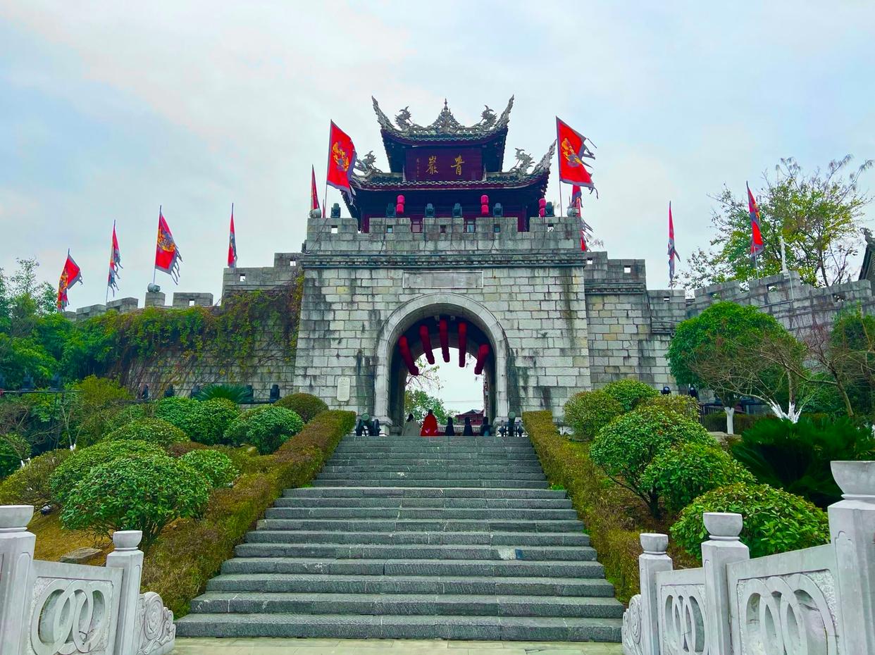 青岩古镇旅行攻略哪里实惠,青岩古镇旅行攻略哪里实惠点好