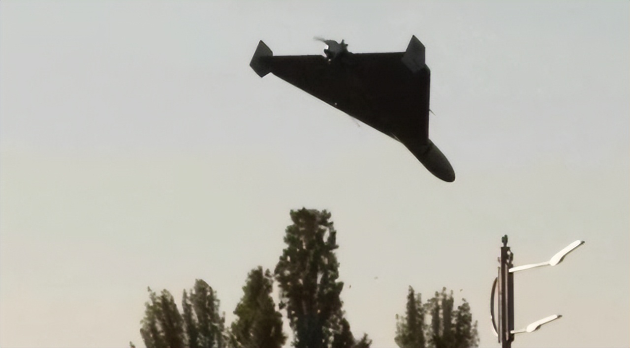 美国支援乌克兰反舰导弹,俄军打乌克兰用的是什么巡航导弹