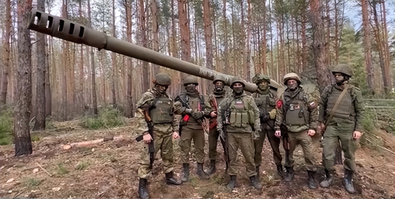 从买拉达到买手机,宣传片中俄军赚的卢布贬值非常厉害