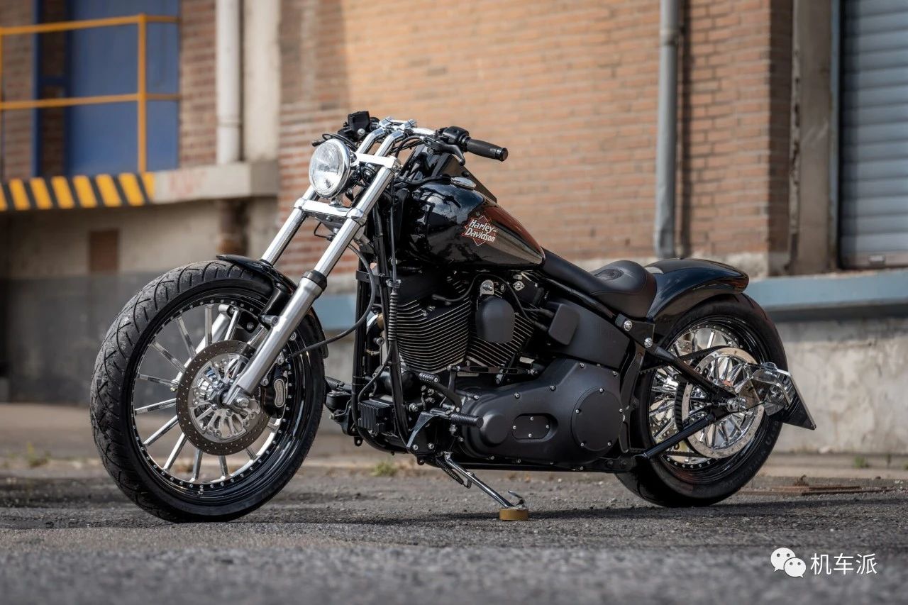 哈雷夜路德定制版改装案例,哈雷夜行者旅行改装