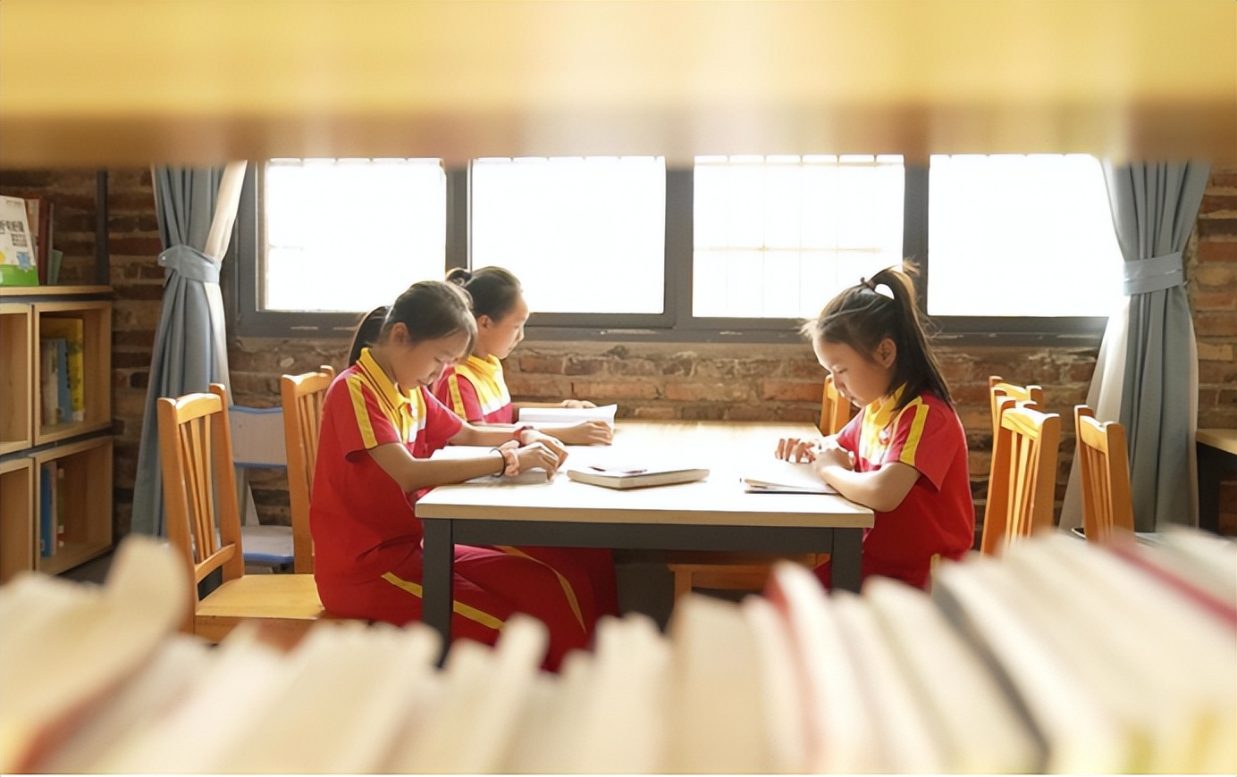 年轻人的读书欲望，正在拼多多上“疯狂开挂”