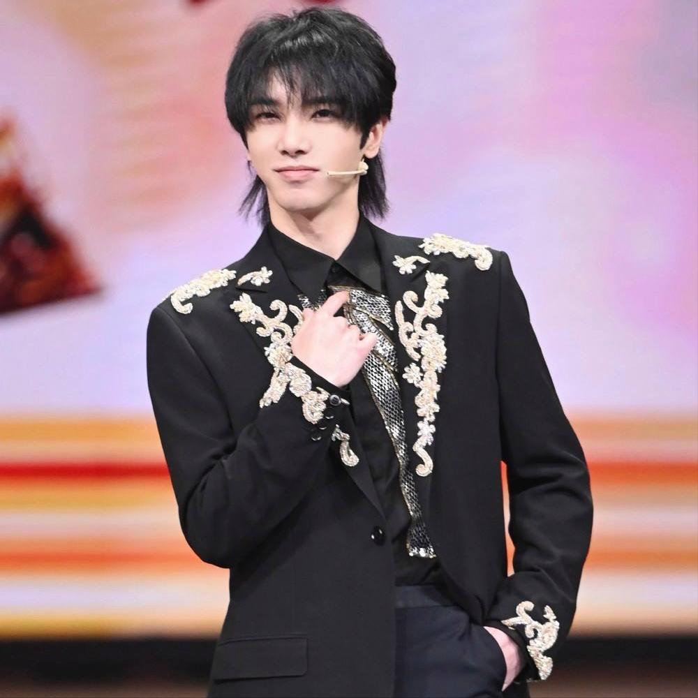 央视为什么要给华晨宇面子,央视对华晨宇的态度