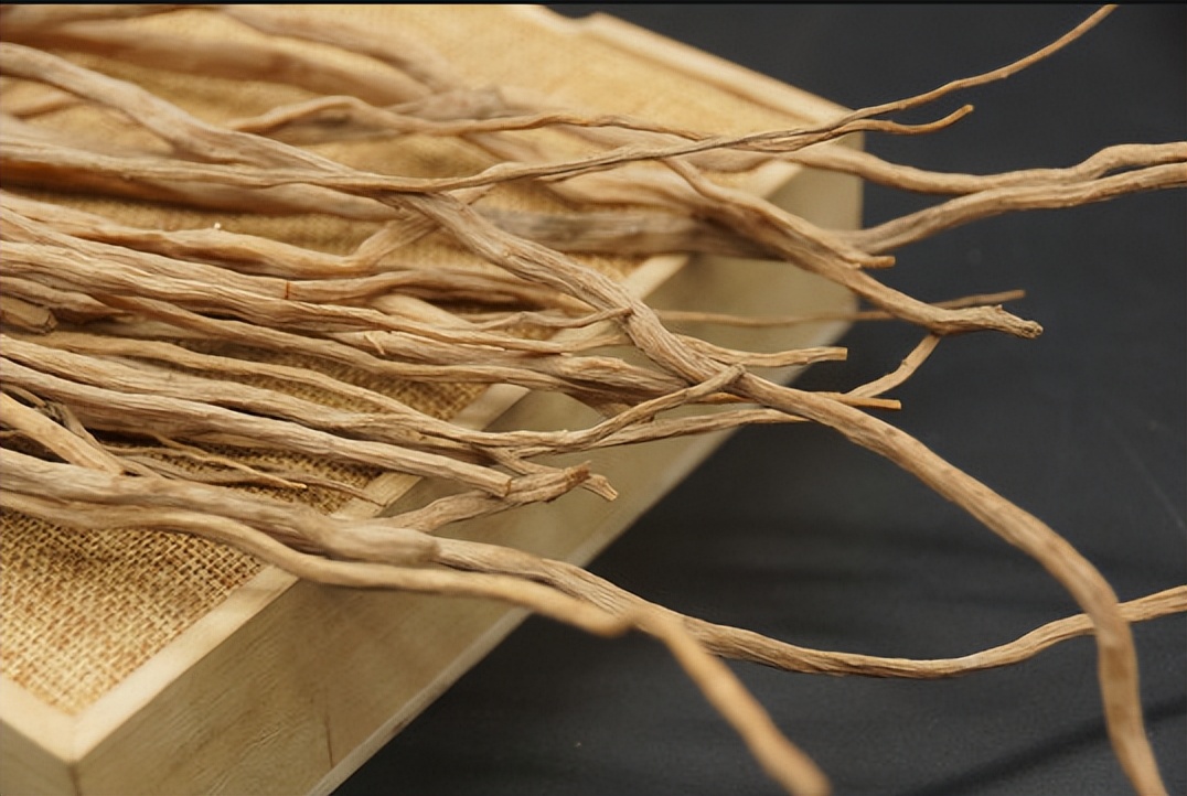 足跟痛骨刺一招教你解决,脚后跟骨刺引起足跟痛