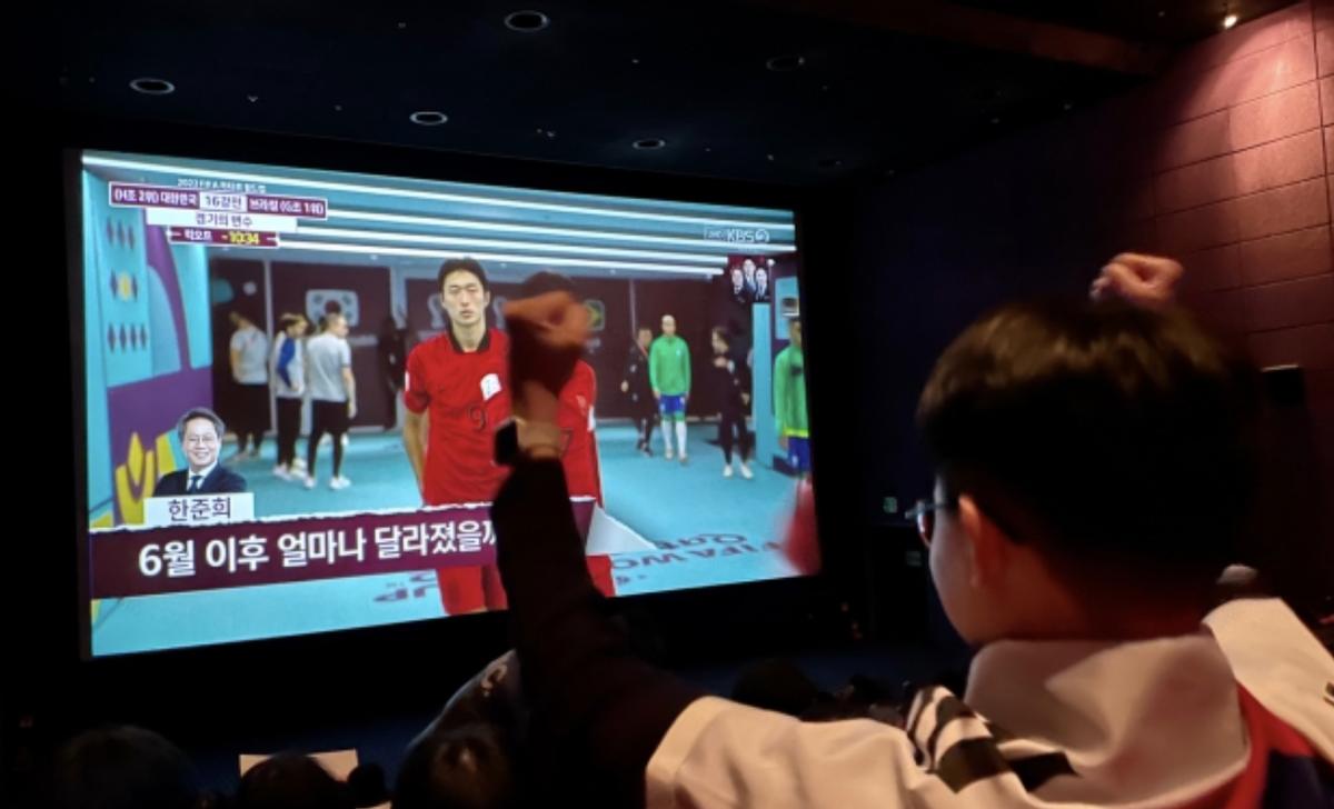 孙兴慜被打视频,孙兴慜三球被吹热刺1-2不敌维拉