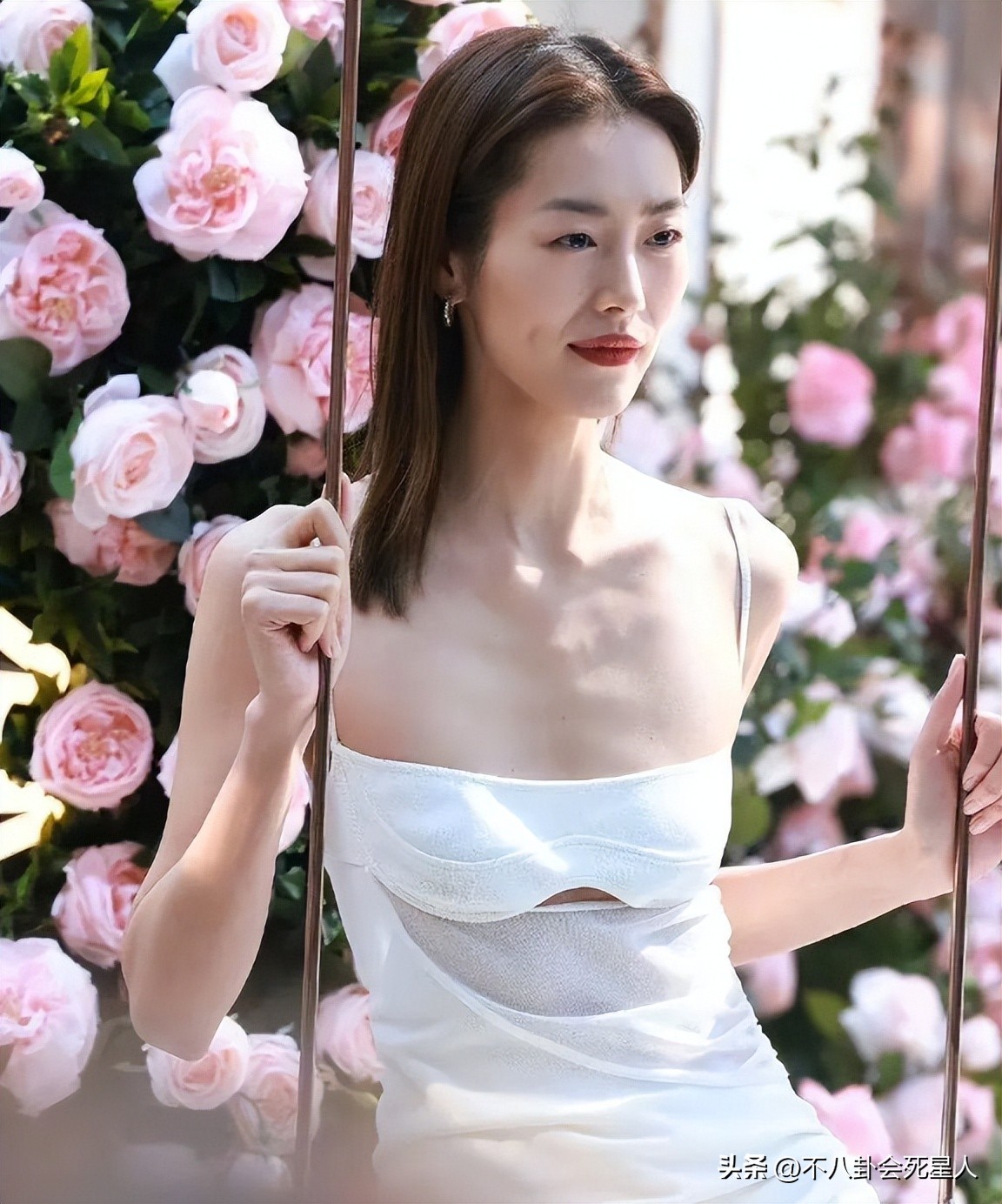 姚晨红毯造型翻车盘点,姚晨红毯奇葩