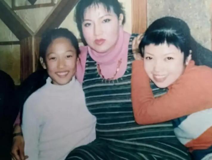 85后沈阳女孩花400万，整容超300次，直言：和父母断绝关系也不怕