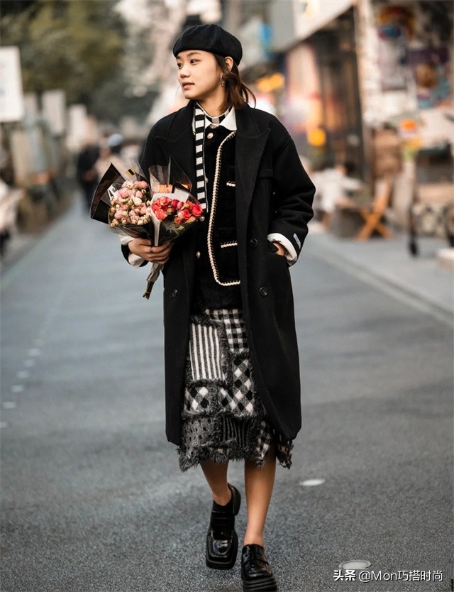 黑色贝雷帽子搭配什么颜色大衣,穿大衣适合的贝雷帽