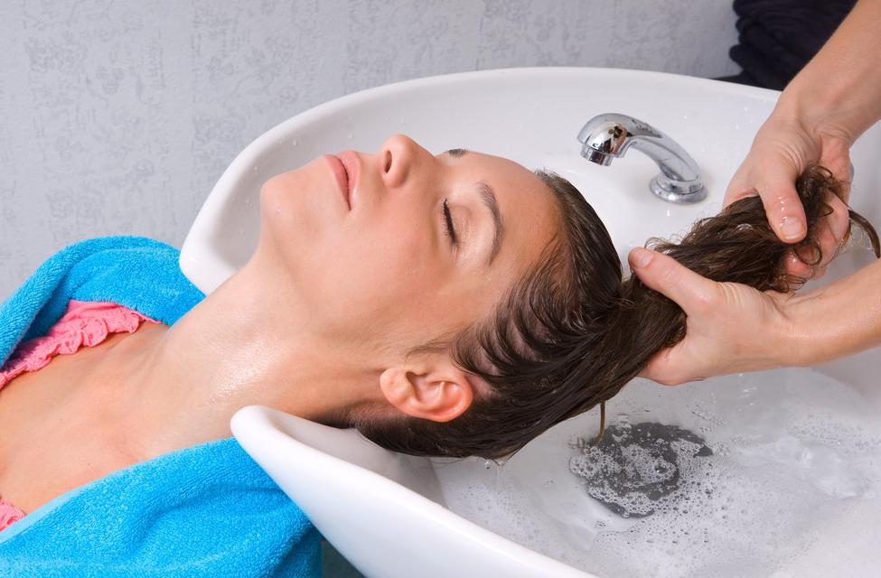 女性脱发的原因及解决方法,女性脱发比较严重防治方法