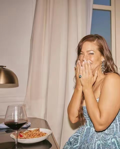 大码模特180斤却没有赘肉,180斤大码模特腰部无赘肉