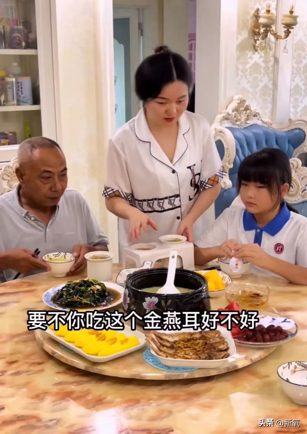 王蓉三娃妈是怎么火的,王蓉三娃妈怎么火的