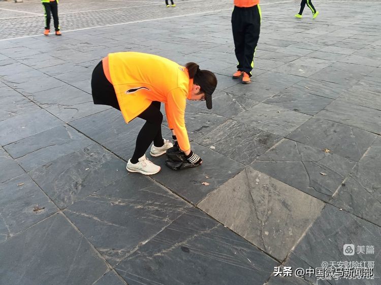 向雷锋同志学习60周年纪念活动,向雷锋同志学习题词视频