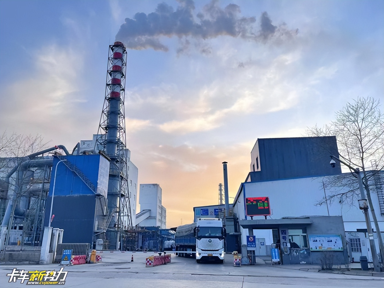 冲击青藏高原保障物资运送660大马力银河实力征战最美公路