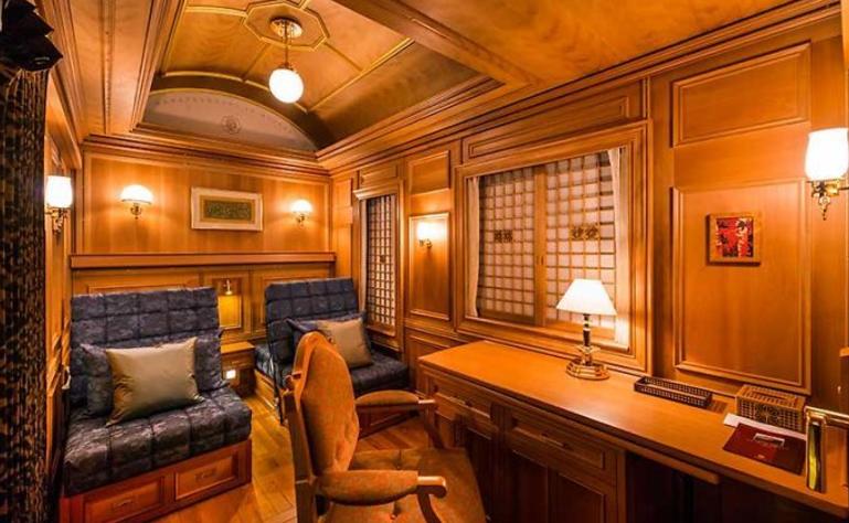 跨越八省的豪华列车，包厢为双人间，带卫生间，铁轨上的移动酒店