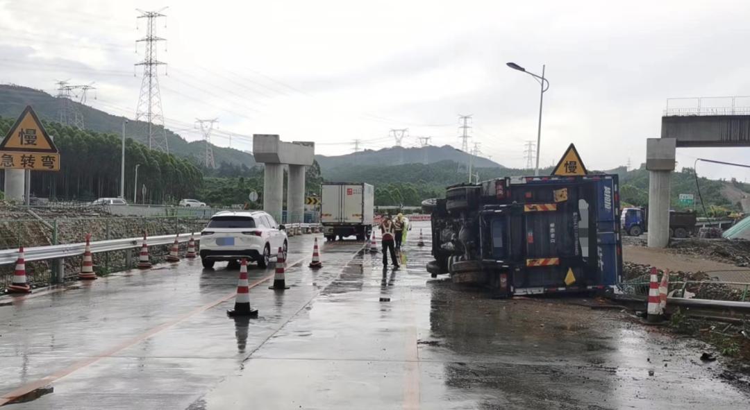 车辆侧翻正确做法,车辆侧翻处置流程