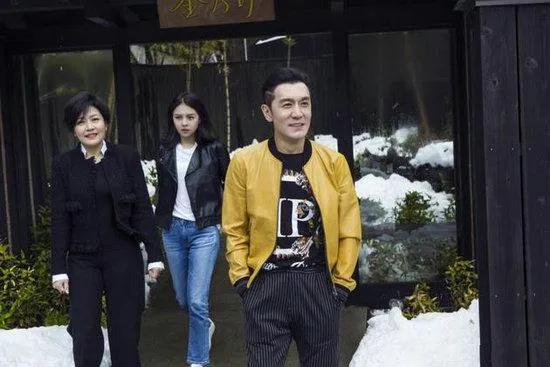 哈文李咏最后时刻,哈文短发与李咏合影