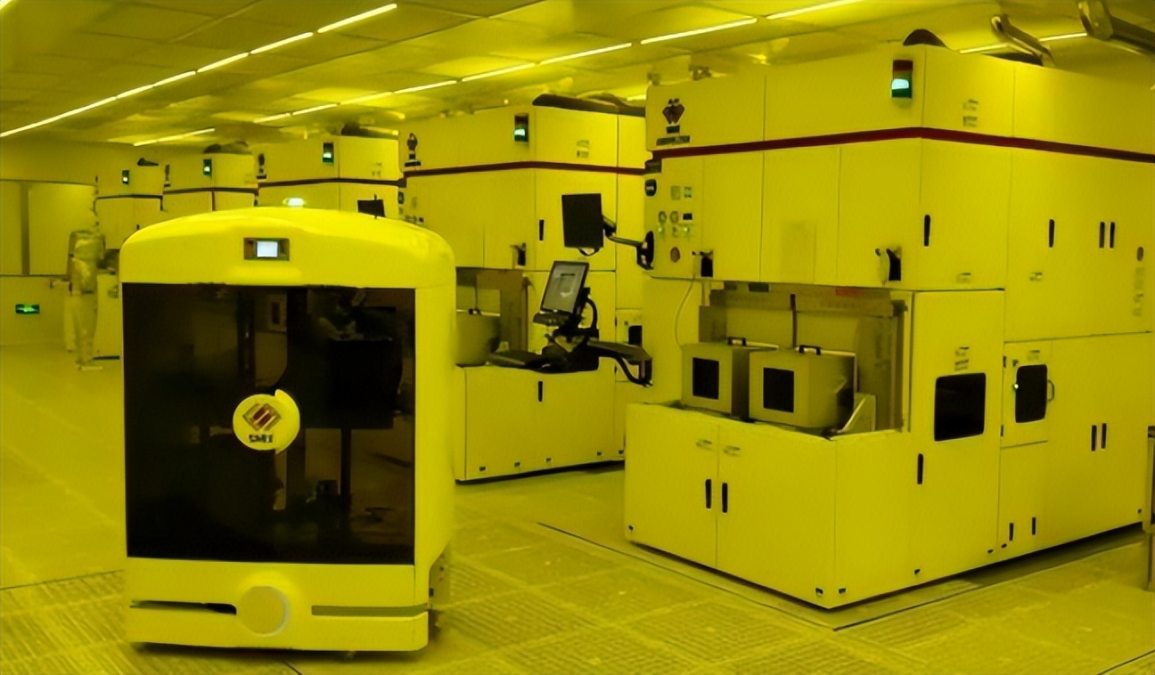 日本光刻机4500万，荷兰要价1亿美元还卖疯，为啥不能买日本的？