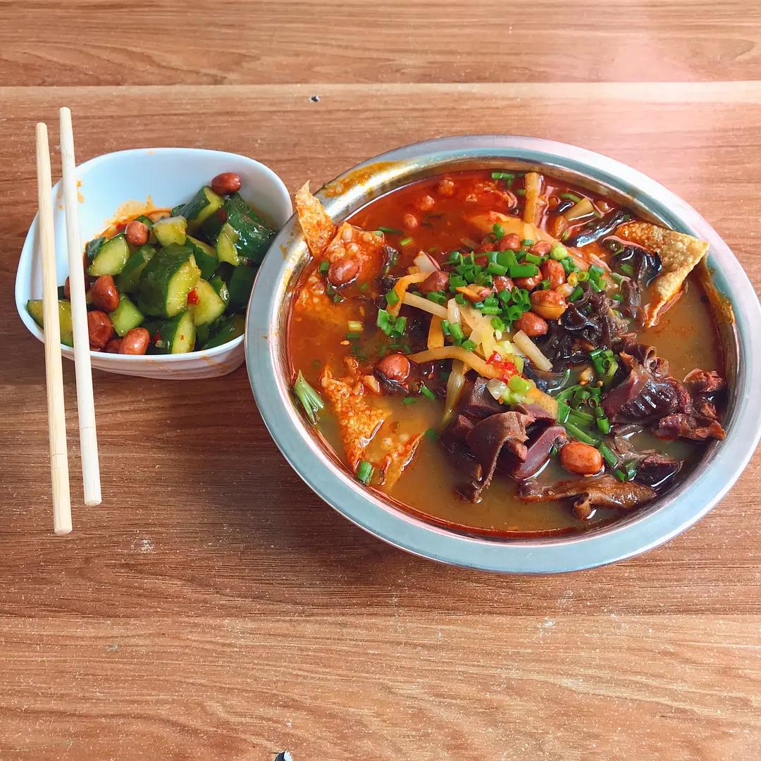 柳州最多配菜的螺蛳粉,柳州好吃又比较清淡的粉