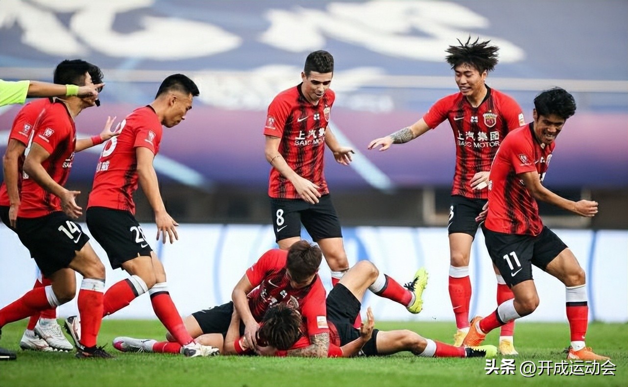 足球报李璇再爆猛料,中超裁判被观众骂完整视频