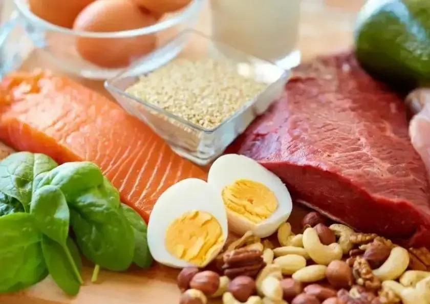 早上刚刮胡子到晚上就长出来了,早上刚刮的胡子照镜子还是有一圈