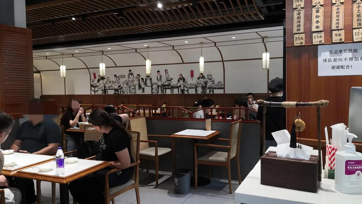 弄堂小吃、欧洲红酒，中西雅俗共赏