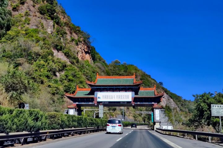 这座好吃好玩好住的云南小城，我劝你一定早点去