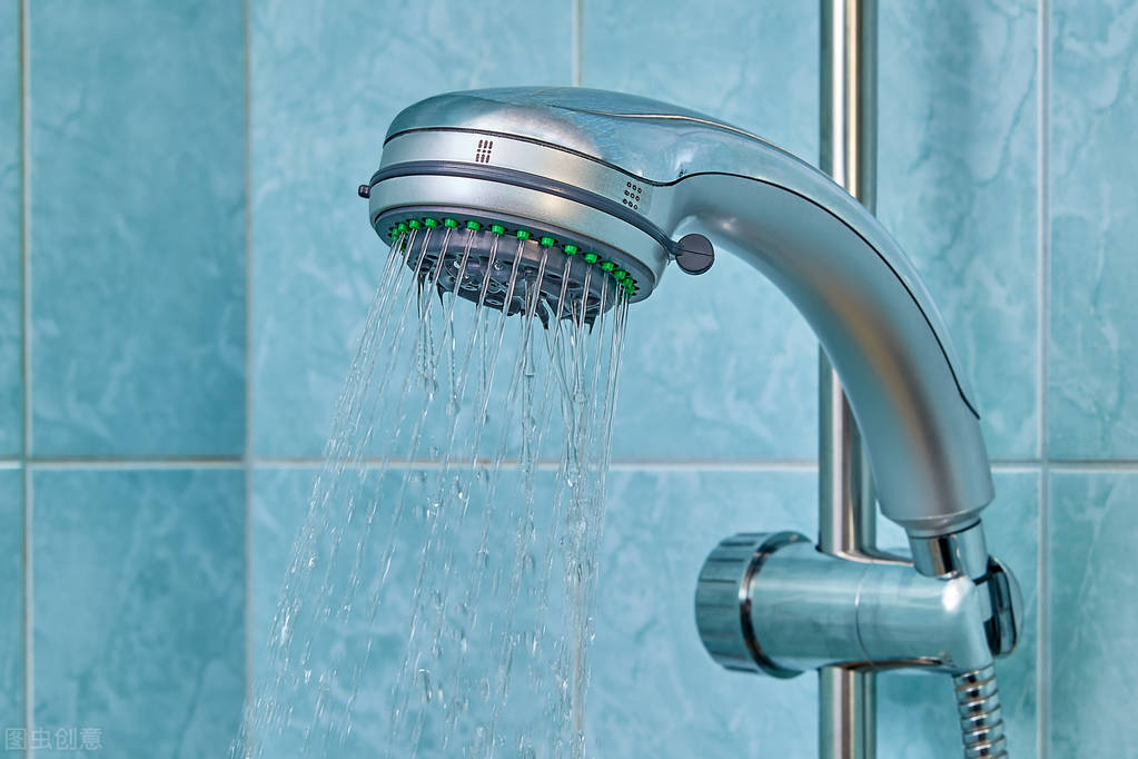 方形花洒喷头侧边裂开漏水怎么办,淋浴喷头漏水的处理方法