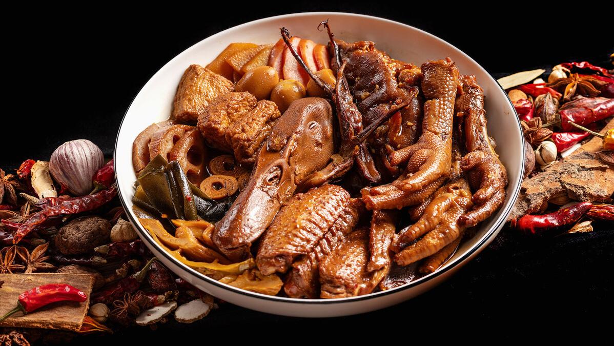 老外不敢吃的七种中国美食，国人吃的嘎嘎香，老外倒找钱也不肯吃