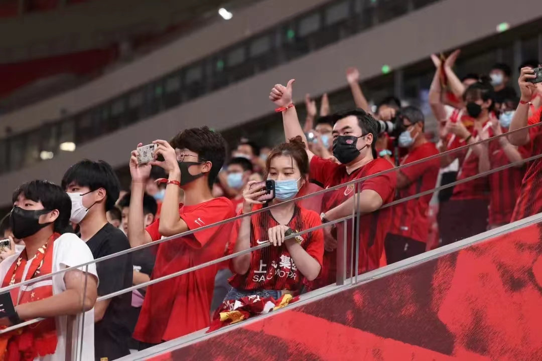 武磊海港客场球衣,武磊接过西班牙球衣