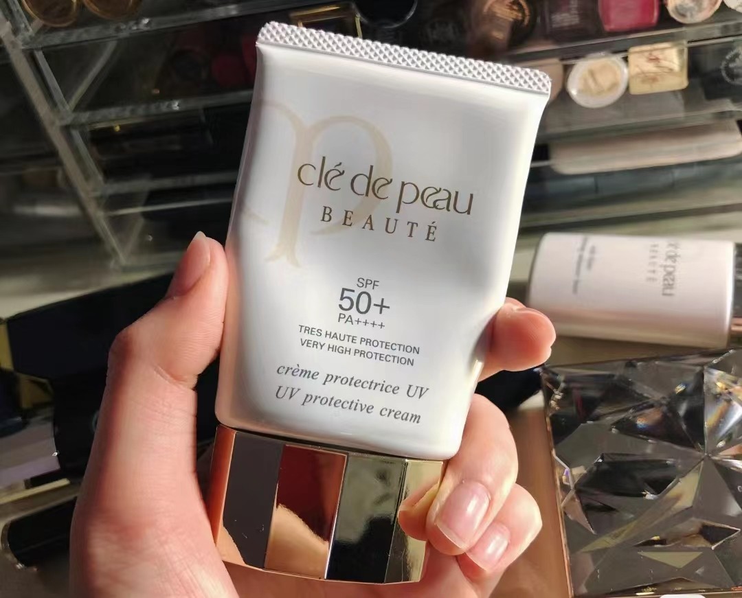 雅诗兰黛养肤和防晒遮瑕哪个好,蓝胖子和雅诗兰黛防晒哪个好